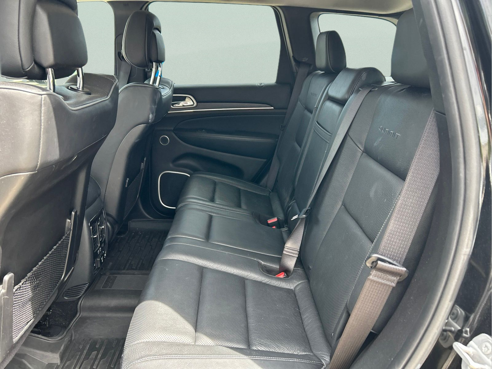 Used 2019 Black Jeep Summit image 10