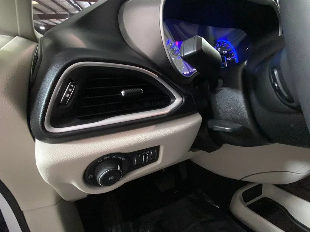 Used 2022 White Chrysler Touring L image 27
