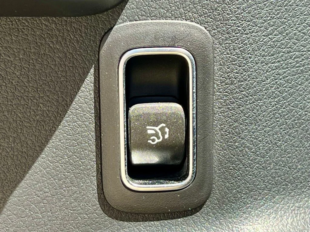 Certified Used 2023  Mercedes-Benz GLB 250 image 29