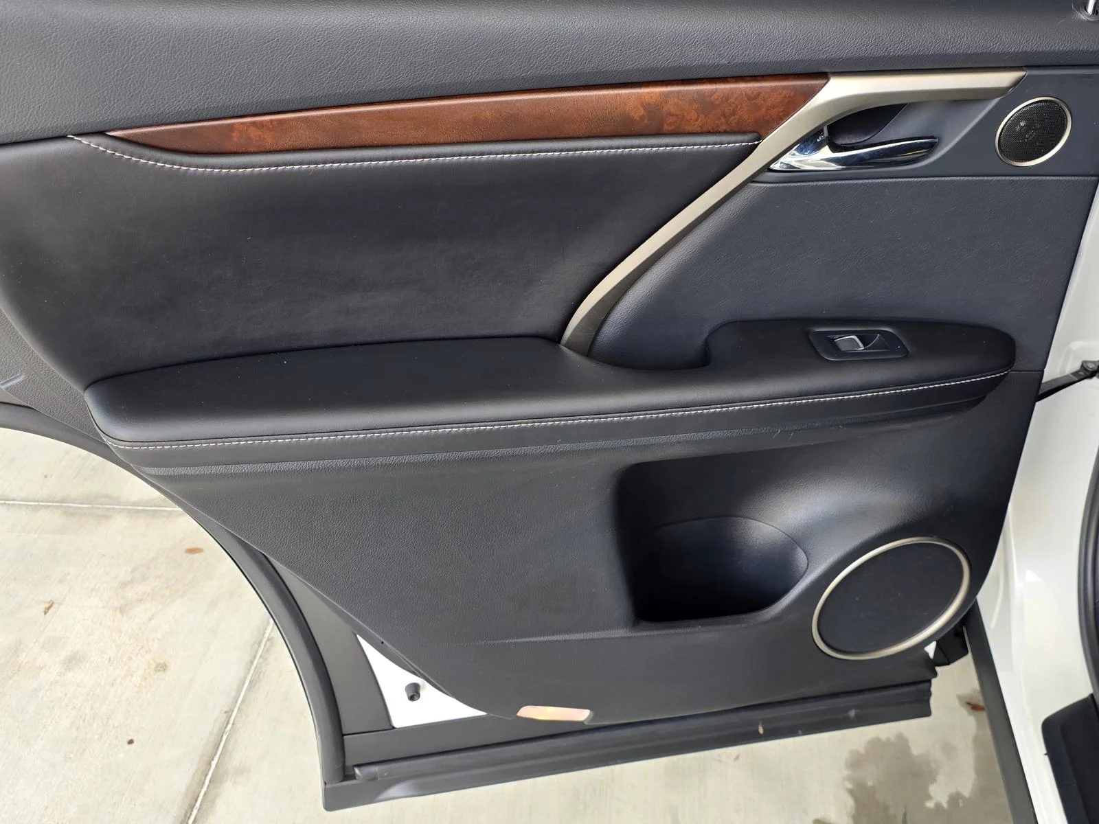 Used 2020 White Pearl Lexus 350L image 36