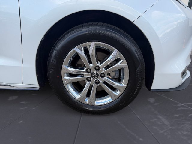 Used 2022 Beige Toyota Platinum image 42