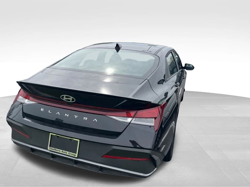 Used 2026 Black Hyundai SEL Sport image 4