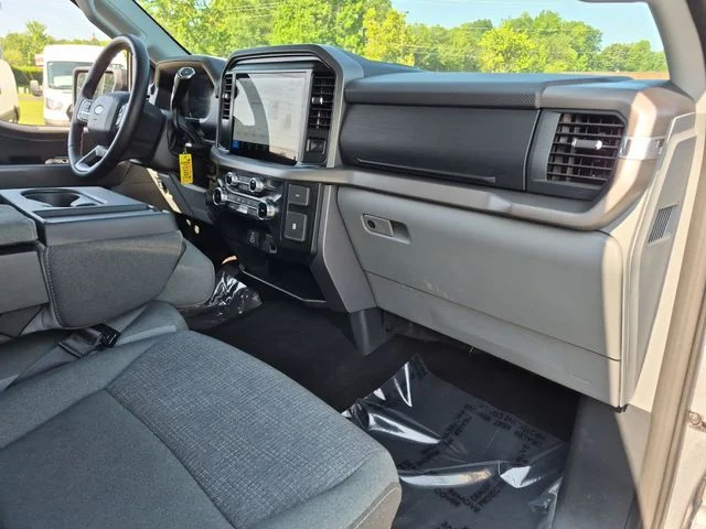 Used 2025 Silver Ford XLT image 35