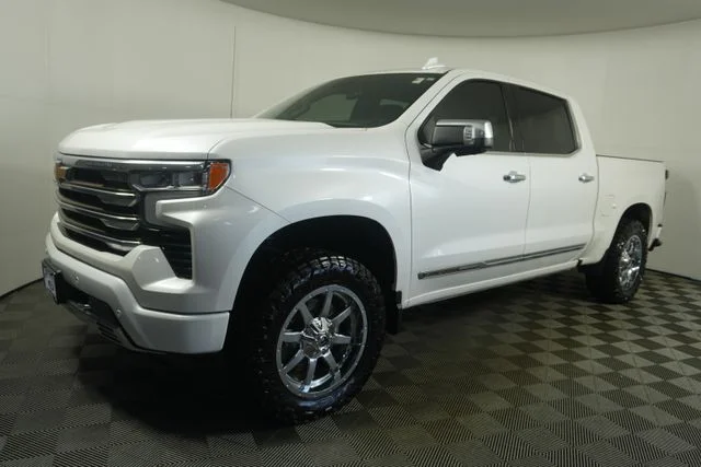 Used 2022 Iridescent Pearl Tricoat Chevrolet High Country image 7