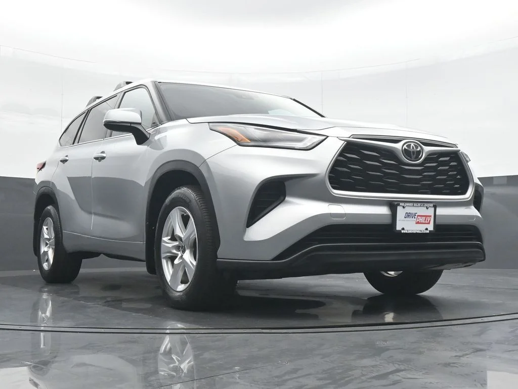 Used 2022 Silver Toyota L image 35