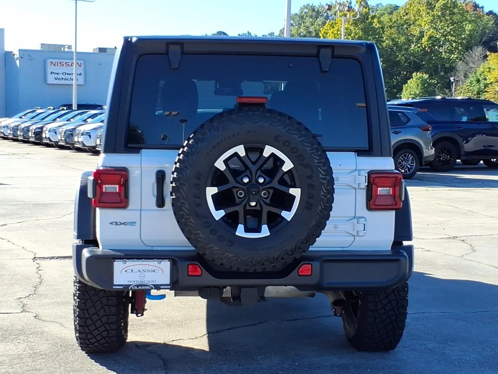 Used 2024 Bright White Clearcoat Jeep Rubicon image 8