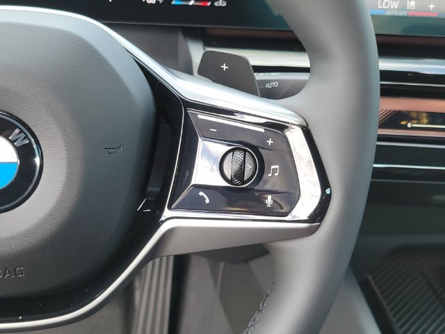 New 2027 White BMW 530i xDrive image 33