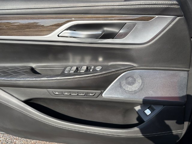 Used 2022 Black Sapphire Metallic BMW M760i xDrive image 26