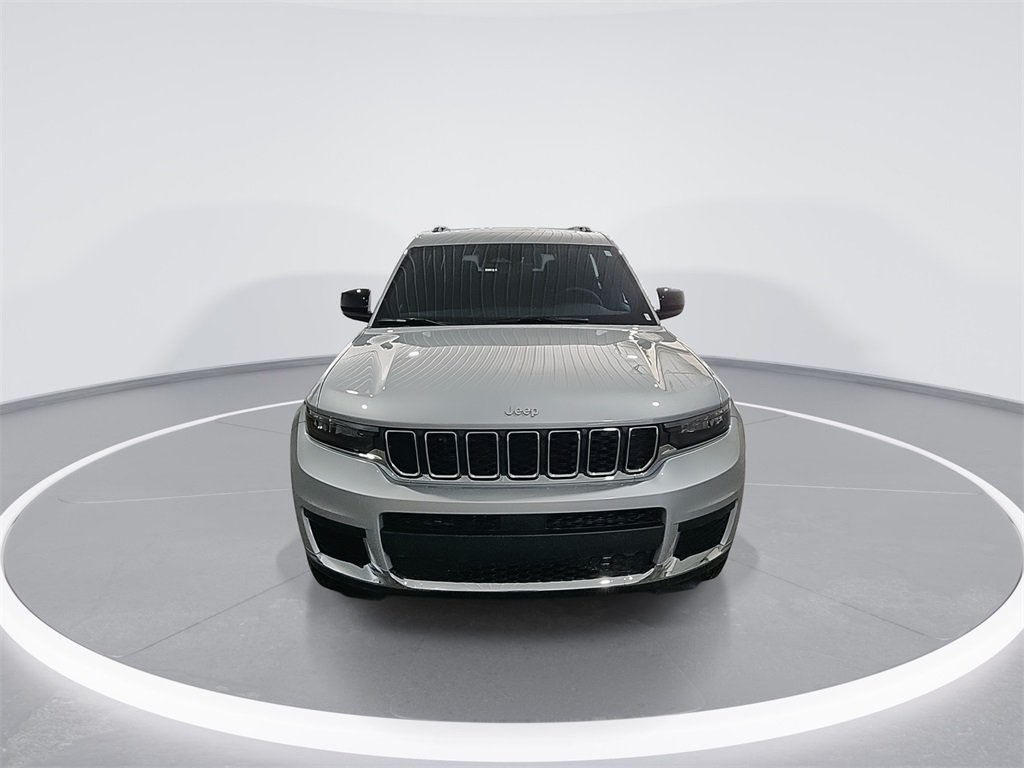 2025 Jeep Grand Cherokee Laredo photo 3