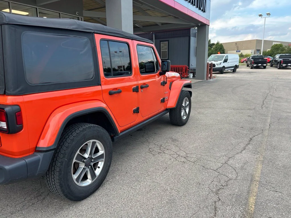 Used 2018 Punkn Metallic Clearcoat Jeep Unlimited Sahara image 6