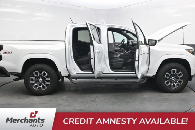 Used 2025 White Chevrolet Z71 image 50