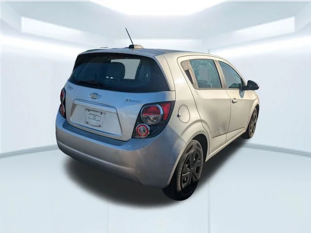 Used 2015 Silver Chevrolet LS image 2
