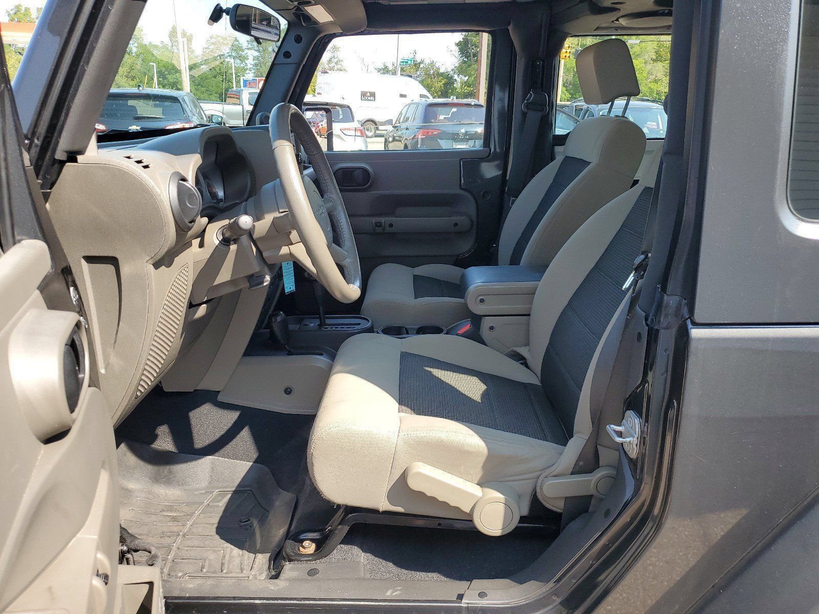 Used 2010 Gray Jeep Rubicon image 10