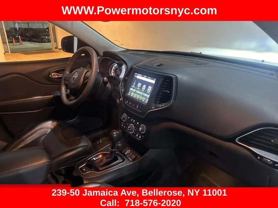 Used 2023 White Jeep Altitude image 15