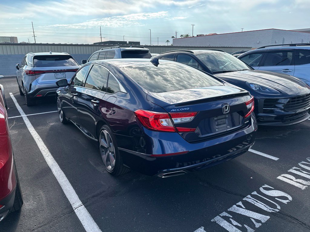 Used 2018 Blue Honda Touring image 2
