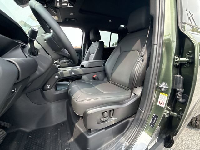 New 2026 Woolstone Green Land Rover X-Dynamic SE image 10
