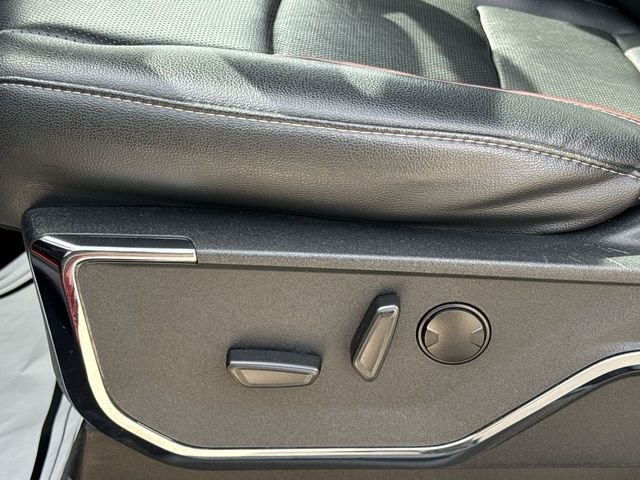 Used 2023  Ford Lariat image 14