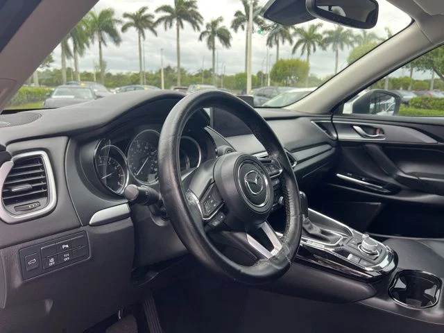 Used 2020 White Mazda Touring image 28