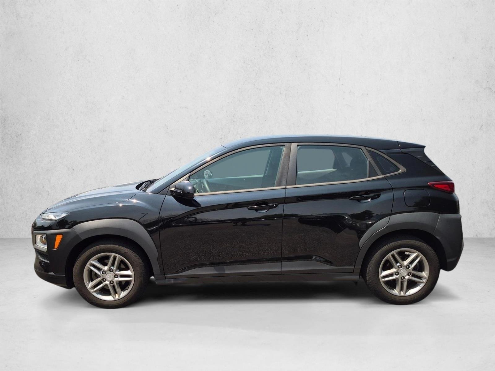 Used 2018 Ultra Black Hyundai SE image 7
