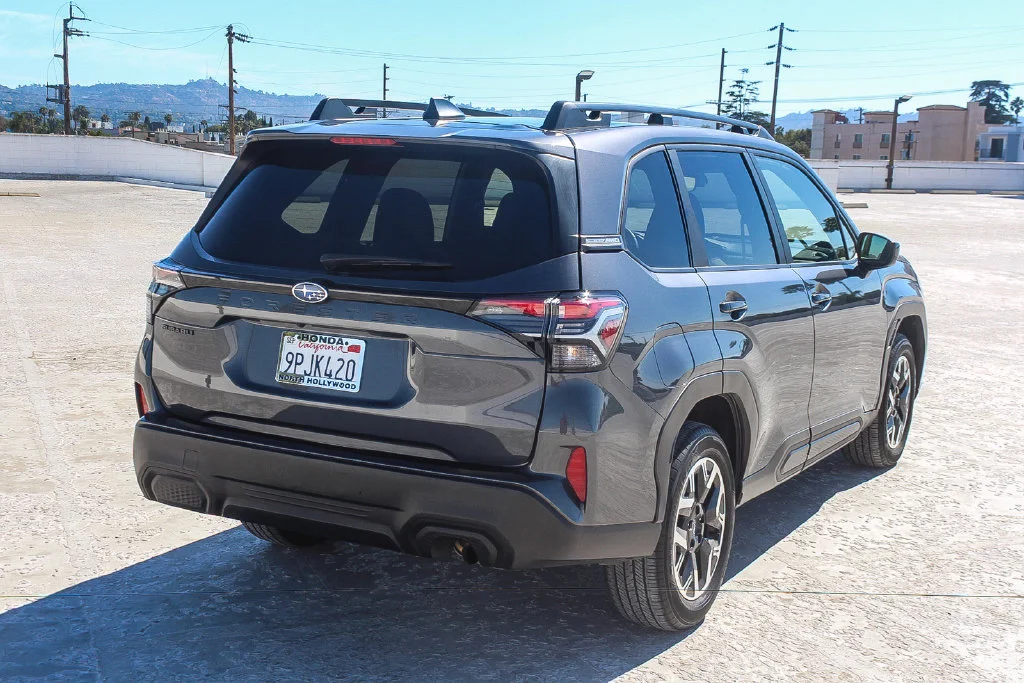 Used 2025 Gray Metallic Subaru Premium image 6