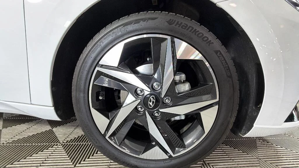 Used 2022 White Hyundai Limited image 39