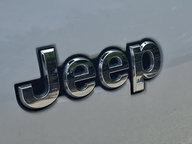 Used 2023 White Jeep Limited image 31