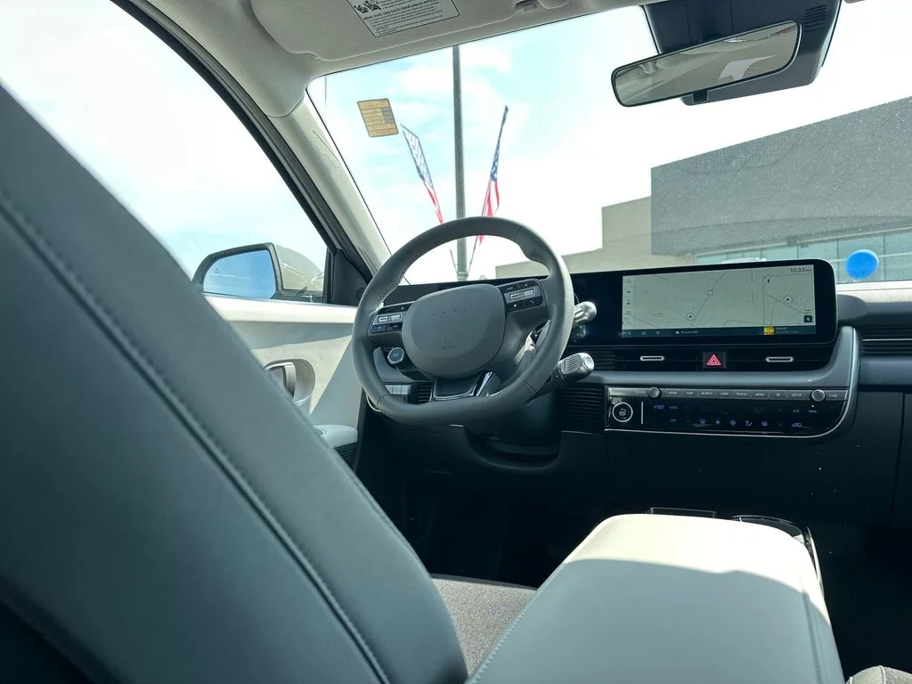 New 2025 Cyber Gray Hyundai SE image 31