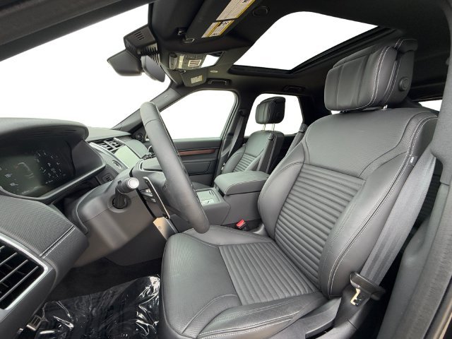 Used 2026 Santorini Black Metallic Land Rover Dynamic SE image 10