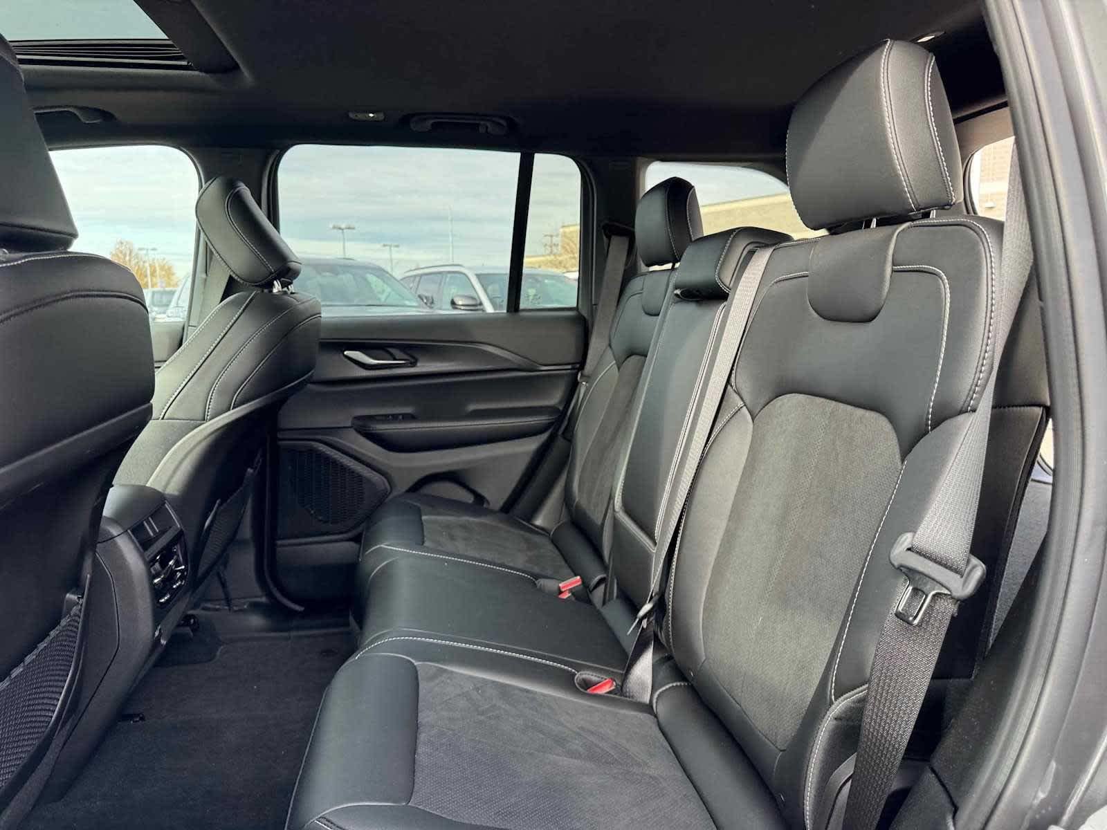 2025 Jeep Grand Cherokee Altitude - Photo 25