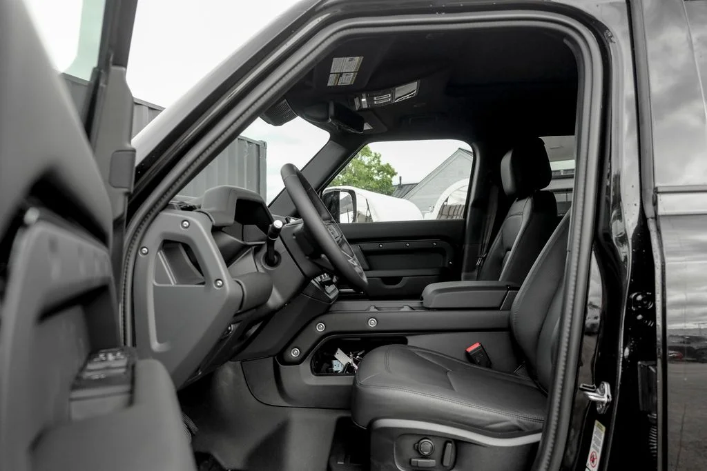 New 2026 Santorini Black Land Rover S image 10