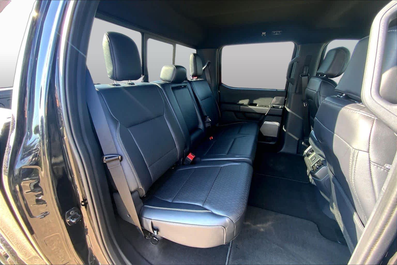 Used 2025 Agate Black Metallic Ford LARIAT image 20