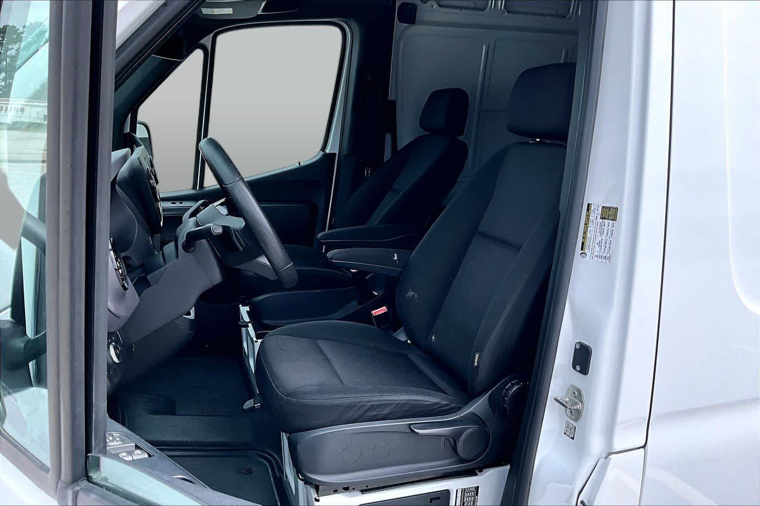 Used 2025 Arctic White Mercedes-Benz  image 8