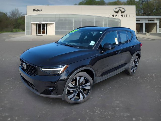 2025 Volvo XC40 Ultra Dark Theme