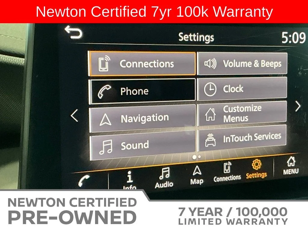 Certified Used 2025 Mineral Black INFINITI LUXE image 31