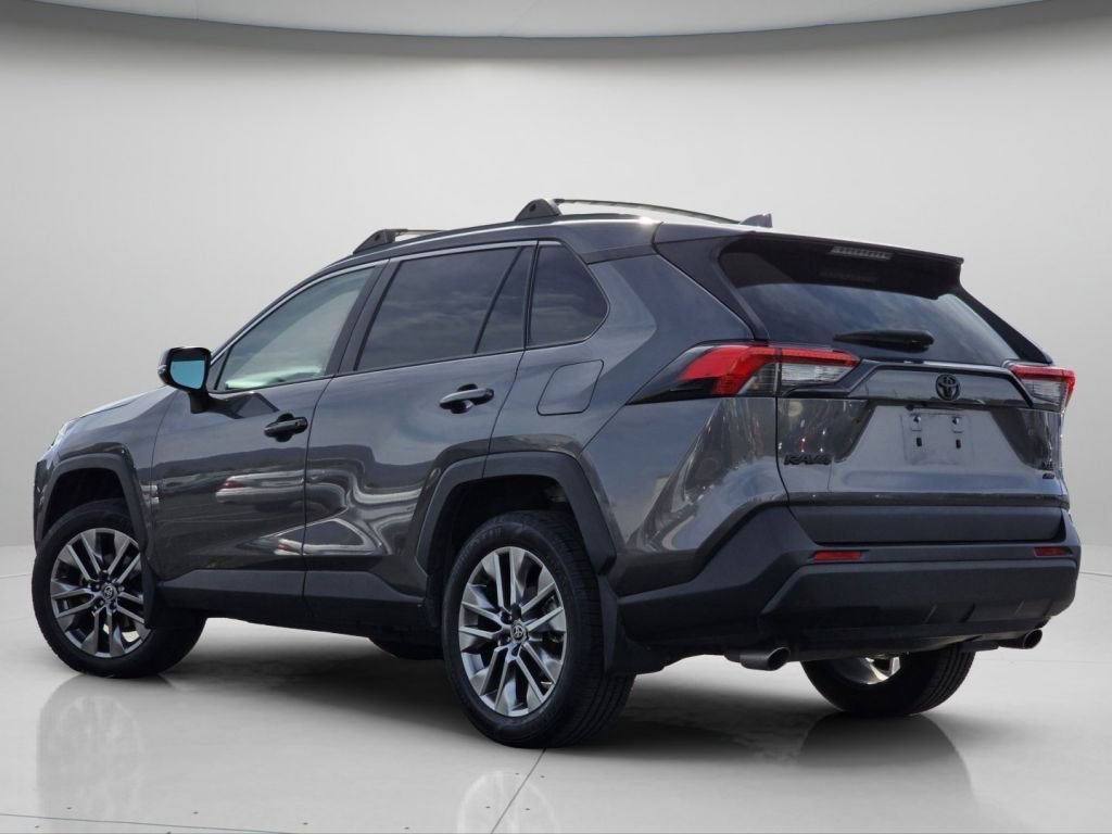 Used 2022 Magnetic Gray Metallic Toyota XLE Premium image 21