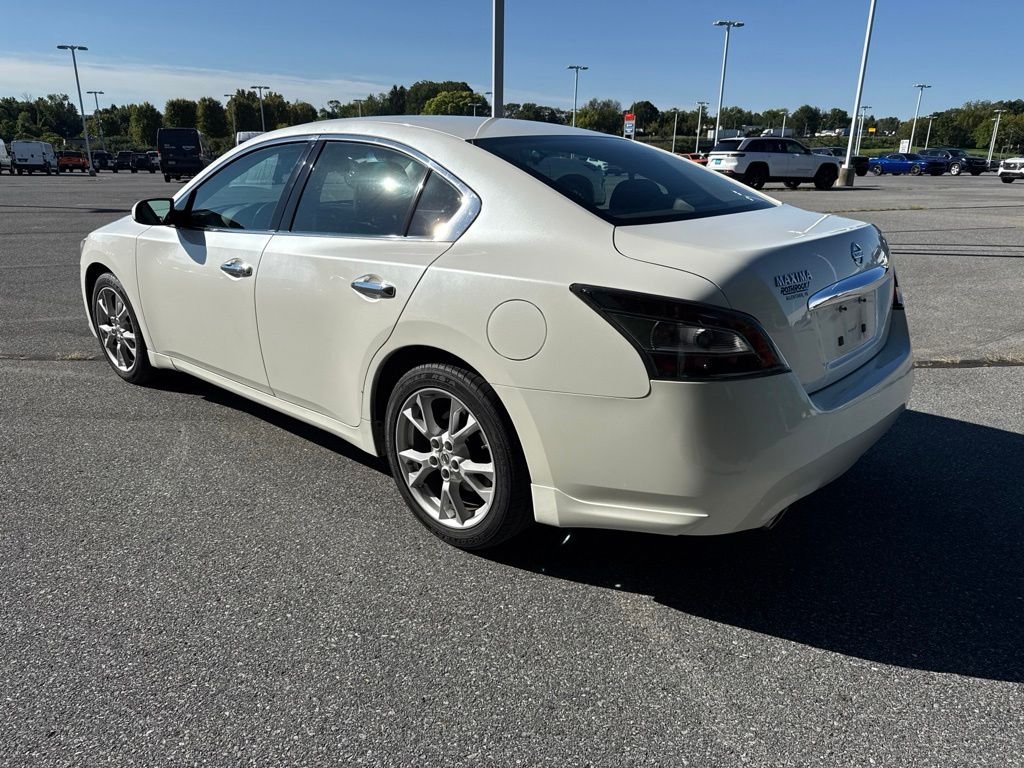 Used 2014 White Nissan 3.5 S image 5