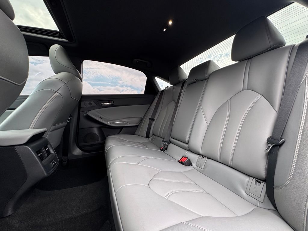 Used 2019 Beige Toyota XLE image 17