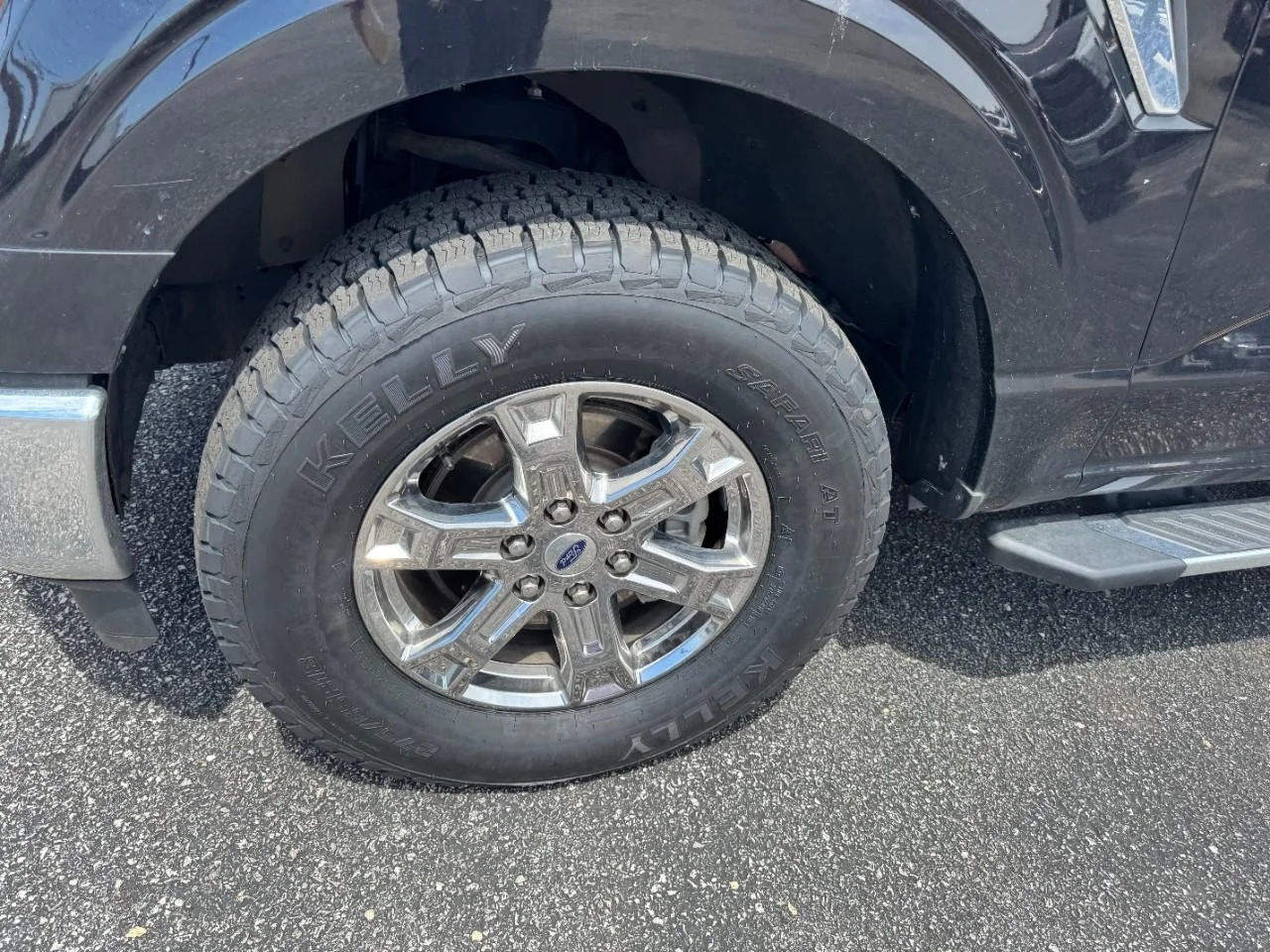 Used 2021 Agate Black Metallic Ford XLT 4WD SuperCrew 5.5' Box image 6