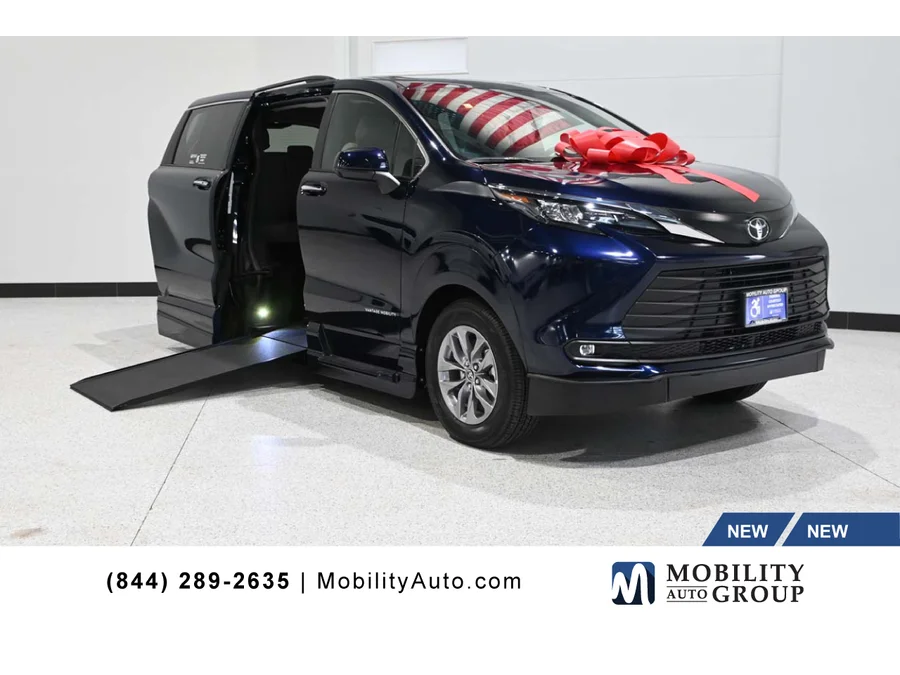 2026 Toyota Sienna XLE 7-Passenger Hybrid AWD's photo