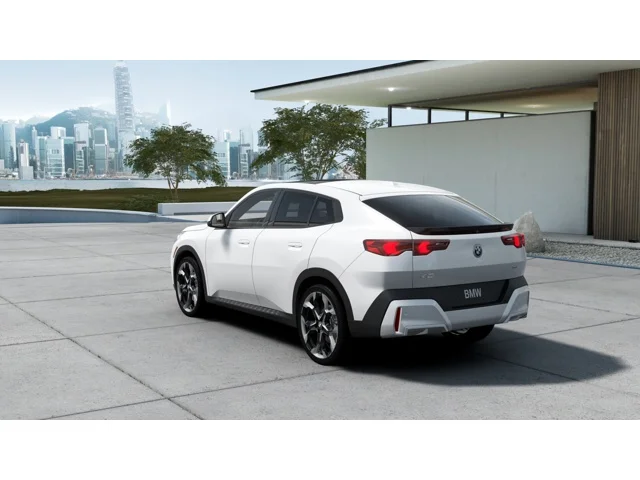 New 2026 Mineral White Metallic BMW xDrive28i image 2