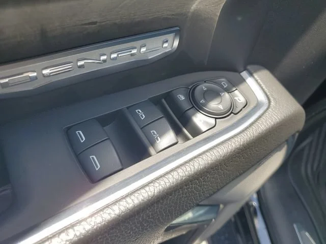 Used 2024 Onyx Black GMC Denali image 9