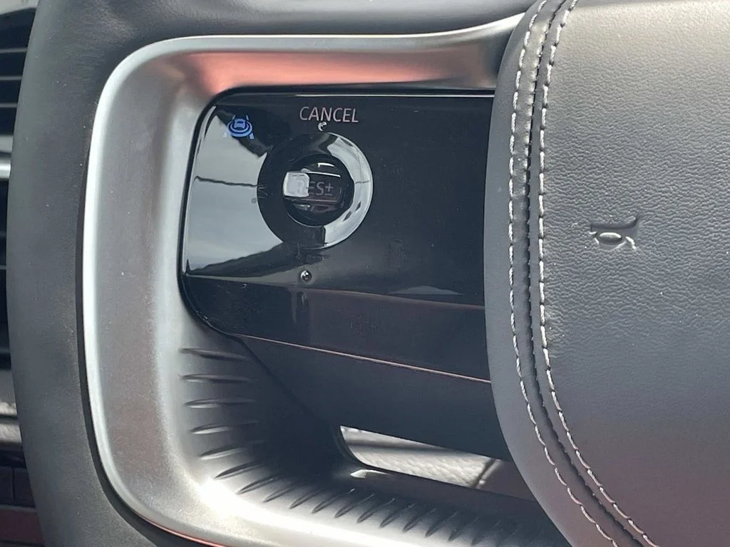 Used 2025 Black INFINITI SENSORY image 29