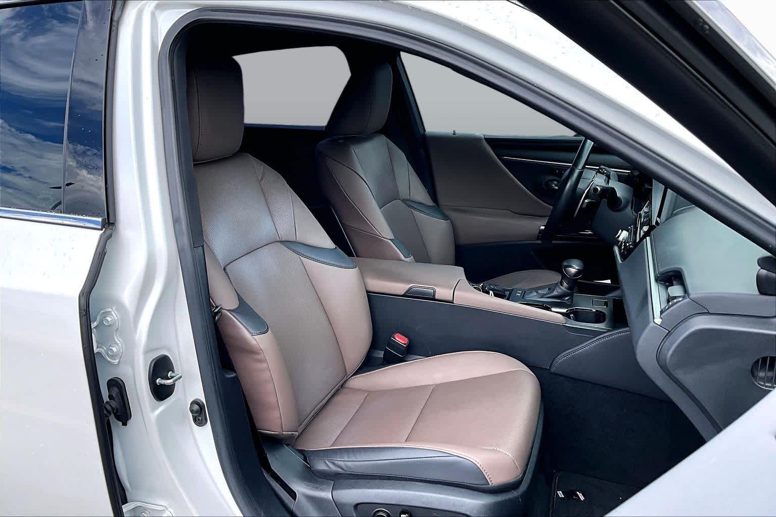 Certified Used 2025 Eminent White Pearl Lexus  image 9
