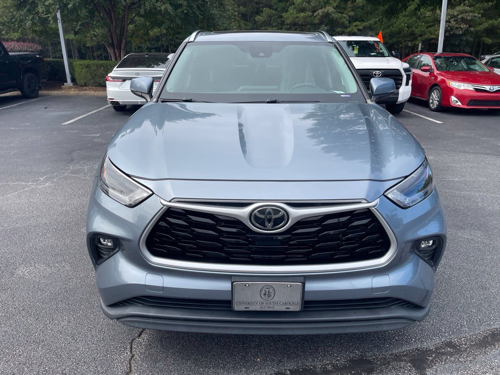 Used 2021  Toyota XLE image 2