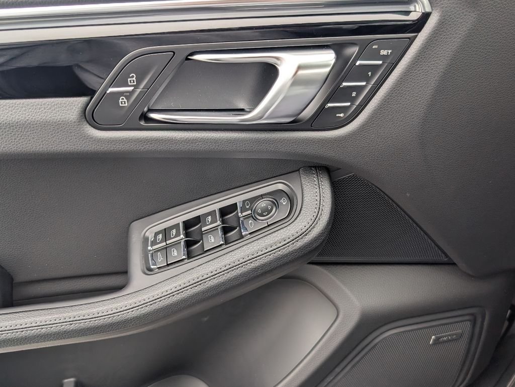 2026 Porsche Macan T - Photo 20