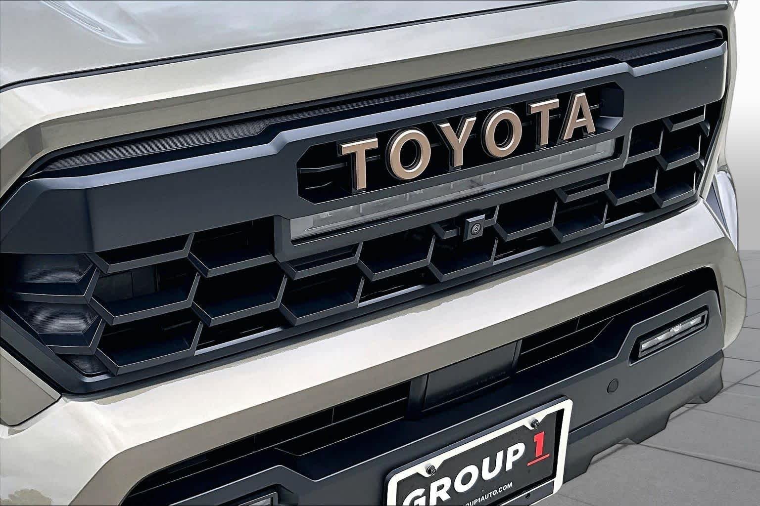 Used 2026 Bronze Oxide Toyota Trailhunter Hybrid image 28