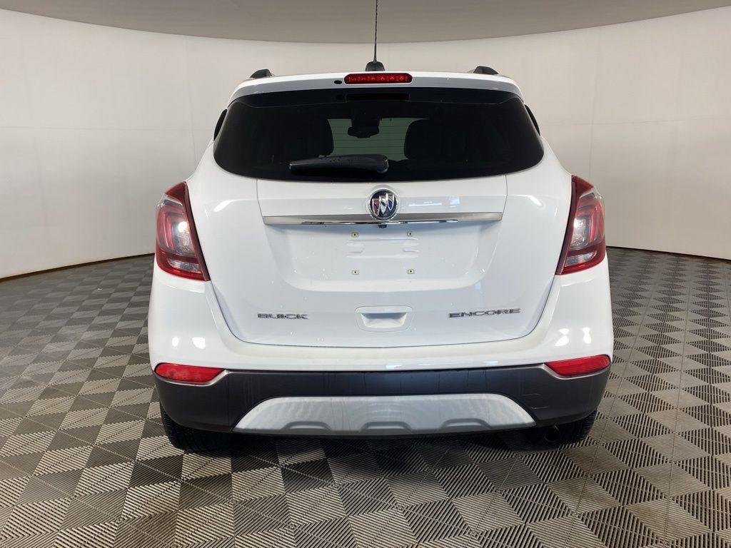 Used 2017 Summit White Buick Essence image 6