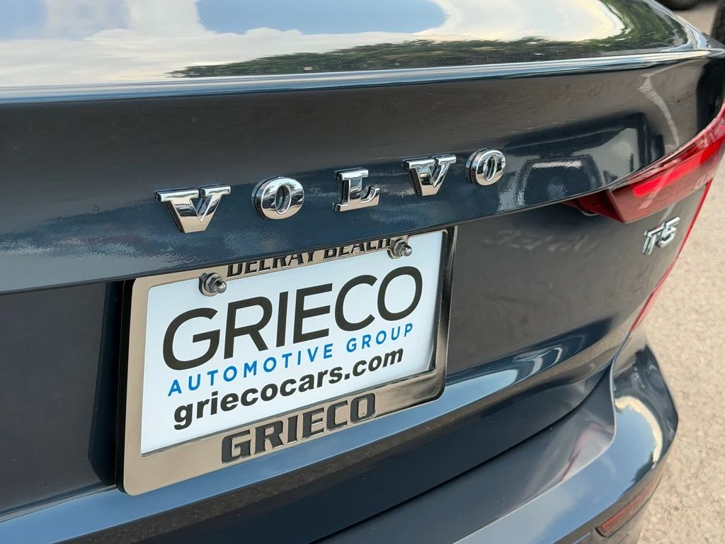 Used 2021 Blue Volvo T5 Inscription image 13
