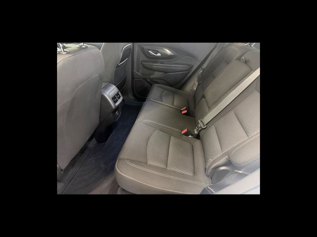 Used 2022 White GMC SLE image 17