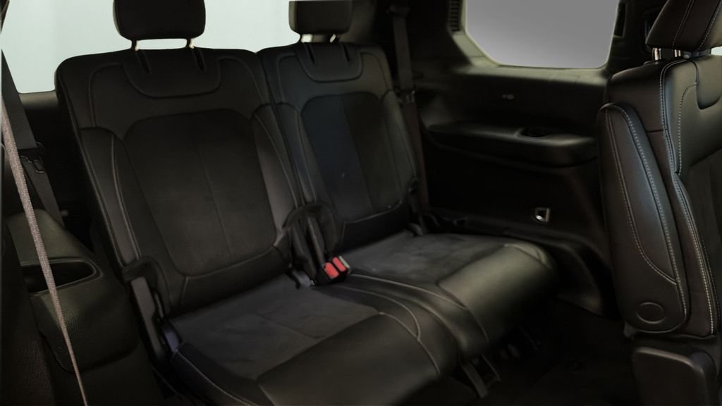 Used 2023 Gray Jeep Altitude image 15
